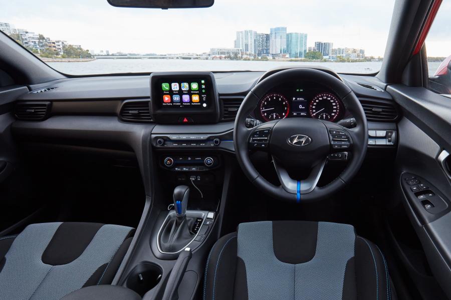 Торпедо Hyundai Veloster 2.0 L 2019 года  (AU) (фото 7 из 28)